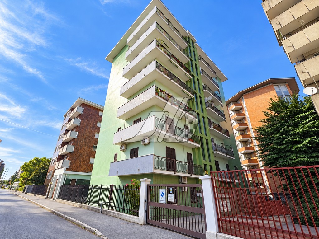 30. B475 – ESTERNO1B